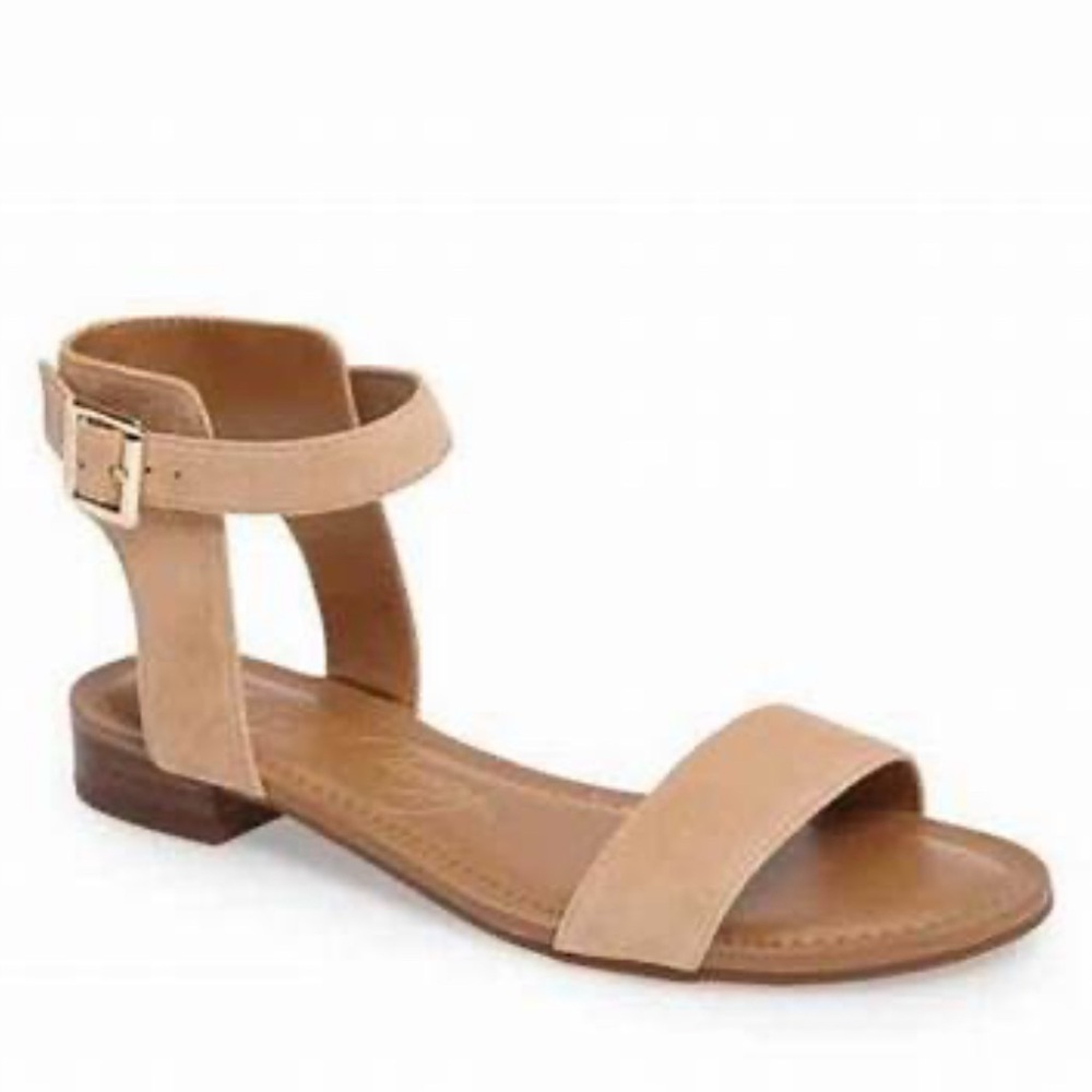 Arturo Chiang At-Wrenzi Sandals 
Women's tan suede flat sandals Sz 8 EUC